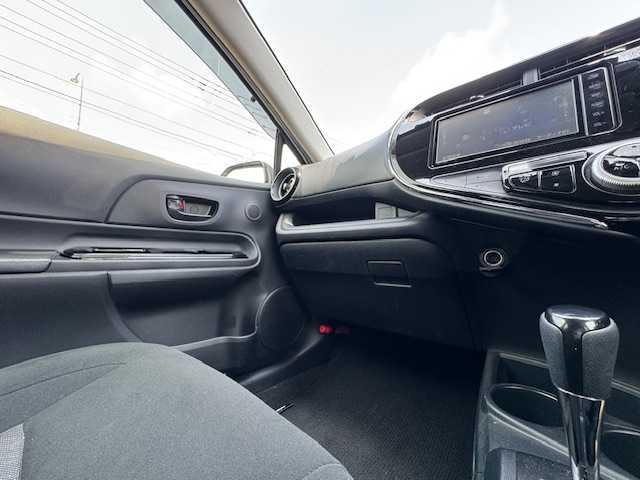 トヨタ アクア S スタイルブラック 静岡県 2020(令2)年 3.1万km ホワイトパールクリスタルシャイン ●純正SDナビ/(フルセグ/CD/DVD/Bluetooth)/(NSZT-W68T)/●前席シートヒーター/●全方位カメラ/●プリクラッシュセーフティ/●レーンキープアシスト/●前後クリアランスソナー/●オートライト/●オートマチックハイビーム/●ステアリングスイッチ/●ETC/●前後ドライブレコーダー/●電動格納ウィンカーミラー/●ドアバイザー/●スマートキー/●プッシュスタート/●レベライザー/●W＋サイドSRS＋ABS