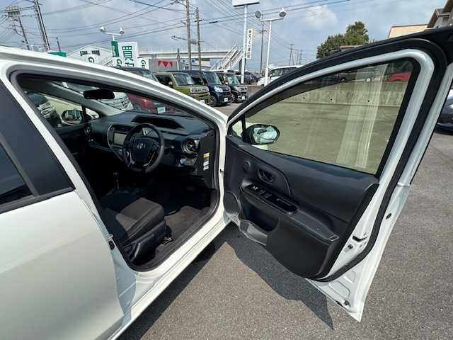 トヨタ アクア S スタイルブラック 静岡県 2020(令2)年 3.1万km ホワイトパールクリスタルシャイン ●純正SDナビ/(フルセグ/CD/DVD/Bluetooth)/(NSZT-W68T)/●前席シートヒーター/●全方位カメラ/●プリクラッシュセーフティ/●レーンキープアシスト/●前後クリアランスソナー/●オートライト/●オートマチックハイビーム/●ステアリングスイッチ/●ETC/●前後ドライブレコーダー/●電動格納ウィンカーミラー/●ドアバイザー/●スマートキー/●プッシュスタート/●レベライザー/●W＋サイドSRS＋ABS