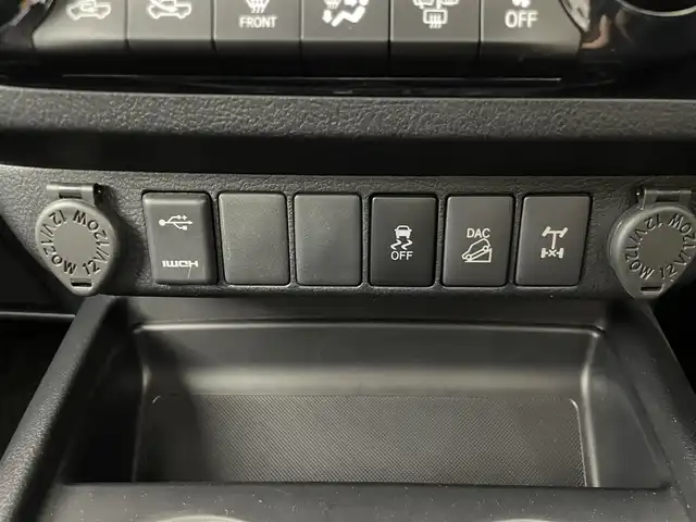 トヨタ ハイラックス Z ブラックラリーエディション 群馬県 2019(平31)年 4万km アティチュードブラックマイカ ＴＲＤトノカバー／アンダーカバー／フォグカバー／マフラーカッター　純正ベッドライナー　純正ナビ　バックカメラ　フルセグＴＶ　ＬＥＤヘッドライト　ホワイトレター　ＴＯＹＯＴＡデカール　４ＷＤ　禁煙車