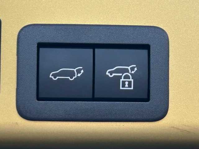 トヨタ ヤリスクロス ハイブリッド Z 茨城県 2021(令3)年 5万km ブラスゴールドメタリック 8インチ純正SDナビ(Bluetooth、フルセグTV、全周囲モニター)/ETC2.0/ドライブレコーダー前後/シートヒーター/電動リアゲート/スマートキー/横滑り防止装置/オートマチックハイビーム/アダプティブクルーズコントロール/冷房AAC/純正フロアマット/ハーフレザーシート/18インチ純正アルミホイール/コーナーセンサー/LEDオートライト