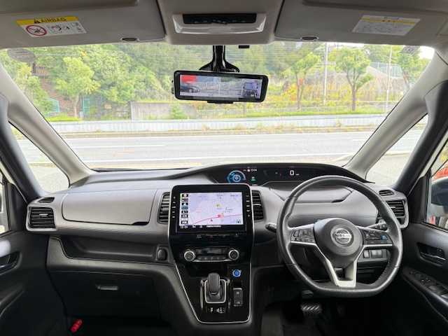 日産 セレナ e－パワー ハイウェイスター V 大阪府 2021(令3)年 4.5万km ブリリアントホワイトパール /禁煙車//プロパイロット/・アダプティブクルーズコントロール/・レーンキープアシスト//ブラインドスポットモニター//デジタルインナーミラー//前後ドラレコ【DH5-D】//ハンズフリー機能付き両側パワースライドドア//純正16AW//ETC2.0//純正１０型ナビ【MM521D-L】/・フルTV/DVD/Blue-Ray/SD/Bluetooth//純正フリップダウンモニター//コーナーセンサー//バックカメラ・全周囲カメラ//プッシュスタート・スマートキー