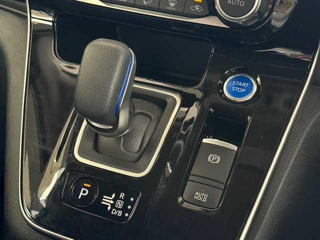 日産 セレナ e－パワー ハイウェイスター V 大阪府 2021(令3)年 4.5万km ブリリアントホワイトパール /禁煙車//プロパイロット/・アダプティブクルーズコントロール/・レーンキープアシスト//ブラインドスポットモニター//デジタルインナーミラー//前後ドラレコ【DH5-D】//ハンズフリー機能付き両側パワースライドドア//純正16AW//ETC2.0//純正１０型ナビ【MM521D-L】/・フルTV/DVD/Blue-Ray/SD/Bluetooth//純正フリップダウンモニター//コーナーセンサー//バックカメラ・全周囲カメラ//プッシュスタート・スマートキー