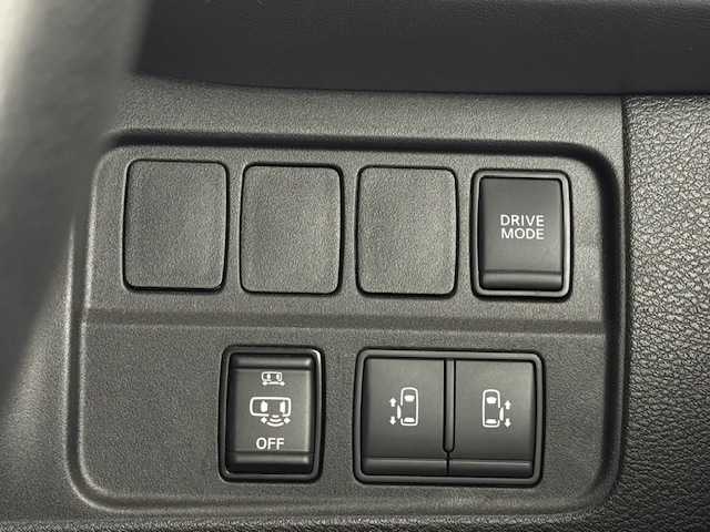 日産 セレナ e－パワー ハイウェイスター V 大阪府 2021(令3)年 4.5万km ブリリアントホワイトパール /禁煙車//プロパイロット/・アダプティブクルーズコントロール/・レーンキープアシスト//ブラインドスポットモニター//デジタルインナーミラー//前後ドラレコ【DH5-D】//ハンズフリー機能付き両側パワースライドドア//純正16AW//ETC2.0//純正１０型ナビ【MM521D-L】/・フルTV/DVD/Blue-Ray/SD/Bluetooth//純正フリップダウンモニター//コーナーセンサー//バックカメラ・全周囲カメラ//プッシュスタート・スマートキー