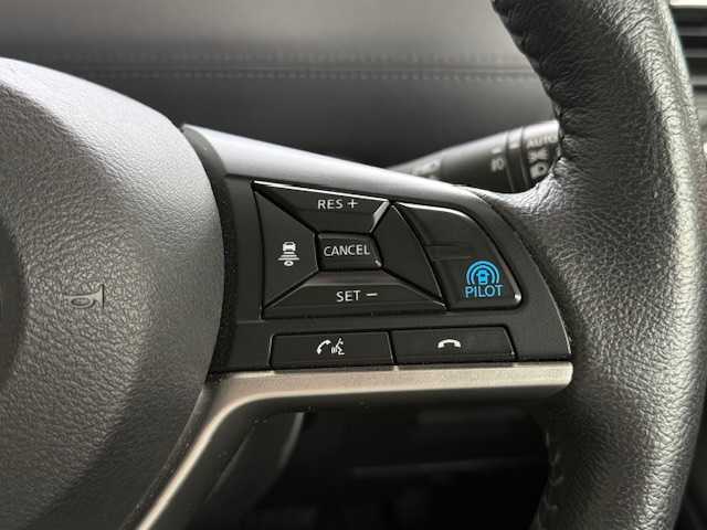 日産 セレナ e－パワー ハイウェイスター V 大阪府 2021(令3)年 4.5万km ブリリアントホワイトパール /禁煙車//プロパイロット/・アダプティブクルーズコントロール/・レーンキープアシスト//ブラインドスポットモニター//デジタルインナーミラー//前後ドラレコ【DH5-D】//ハンズフリー機能付き両側パワースライドドア//純正16AW//ETC2.0//純正１０型ナビ【MM521D-L】/・フルTV/DVD/Blue-Ray/SD/Bluetooth//純正フリップダウンモニター//コーナーセンサー//バックカメラ・全周囲カメラ//プッシュスタート・スマートキー