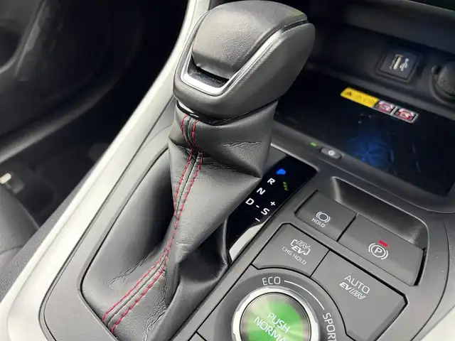 トヨタ ＲＡＶ４ ＰＨＶ Z 愛知県 2023(令5)年 2.8万km グレー 純正ナビ/（Bluetooth/フルセグTV/AM/FM/USB入力）/パノラマミックビューモニター/合皮シート/デジタルインナーミラー/HUD/ビルトインETC2.0/プリクラッシュセーフティシステム/レーダークルーズコントロール/純正19インチアルミホイール/フルセグTV/LEDヘッドライト/シートヒーター/シートベンチレーション/スマートキー/プッシュスタート/電動格納ミラー/オートライト/電動リアゲード