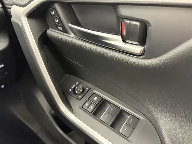 トヨタ ＲＡＶ４ ＰＨＶ Z 愛知県 2023(令5)年 2.8万km グレー 純正ナビ/（Bluetooth/フルセグTV/AM/FM/USB入力）/パノラマミックビューモニター/合皮シート/デジタルインナーミラー/HUD/ビルトインETC2.0/プリクラッシュセーフティシステム/レーダークルーズコントロール/純正19インチアルミホイール/フルセグTV/LEDヘッドライト/シートヒーター/シートベンチレーション/スマートキー/プッシュスタート/電動格納ミラー/オートライト/電動リアゲード