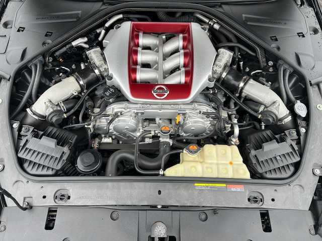 日産 ＧＴ－Ｒ ブラックエディション 千葉県 2011(平23)年 2.6万km メテオフレークブラックパール ＶＯＳＳＥＮ２０インチＡＷ/専用ブレンボキャリパー/専用レカロシート/純正ナビ/フルセグTV/DVD/CD/バックカメラ/BOSEサウンド/クルーズコントロール/純正ビルトインETC/前後ドライブレコーダー/パドルシフト/レザーシート/1列目シートヒーター/プッシュスタート/スマートキー/スペアキー1本/純正フロアマット/保証書/取扱説明書