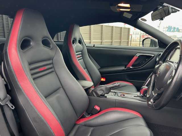 日産 ＧＴ－Ｒ ブラックエディション 千葉県 2011(平23)年 2.6万km メテオフレークブラックパール ＶＯＳＳＥＮ２０インチＡＷ/専用ブレンボキャリパー/専用レカロシート/純正ナビ/フルセグTV/DVD/CD/バックカメラ/BOSEサウンド/クルーズコントロール/純正ビルトインETC/前後ドライブレコーダー/パドルシフト/レザーシート/1列目シートヒーター/プッシュスタート/スマートキー/スペアキー1本/純正フロアマット/保証書/取扱説明書
