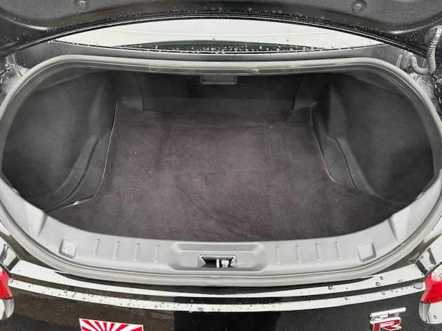 日産 ＧＴ－Ｒ ブラックエディション 千葉県 2011(平23)年 2.6万km メテオフレークブラックパール ＶＯＳＳＥＮ２０インチＡＷ/専用ブレンボキャリパー/専用レカロシート/純正ナビ/フルセグTV/DVD/CD/バックカメラ/BOSEサウンド/クルーズコントロール/純正ビルトインETC/前後ドライブレコーダー/パドルシフト/レザーシート/1列目シートヒーター/プッシュスタート/スマートキー/スペアキー1本/純正フロアマット/保証書/取扱説明書