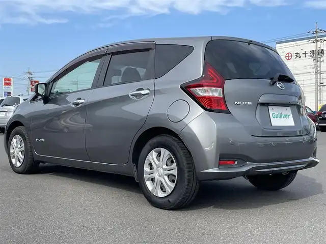 日産 ノート e－パワー X 岡山県 2016(平28)年 5.4万km ダークメタルグレー 登録時走行距離53820km/LEDヘッドライト/社外ナビ/フルセグTV(AM/FM/CD/DVD/Bluetooth)/アラウンドビューモニター/ETC/ドライブレコーダー/デジタルインナーミラー/エマージェンシーブレーキ/車線逸脱防止支援システム/横滑り防止装置/車両接近通報装置/電動格納ミラー/プッシュスタート/スマートキー