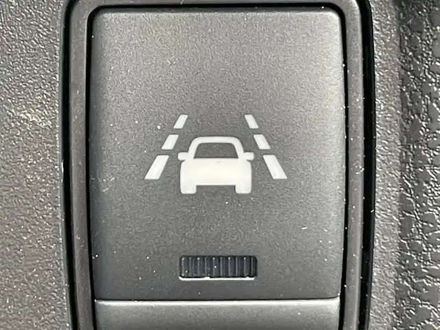 日産 ノート e－パワー X 岡山県 2016(平28)年 5.4万km ダークメタルグレー 登録時走行距離53820km/LEDヘッドライト/社外ナビ/フルセグTV(AM/FM/CD/DVD/Bluetooth)/アラウンドビューモニター/ETC/ドライブレコーダー/デジタルインナーミラー/エマージェンシーブレーキ/車線逸脱防止支援システム/横滑り防止装置/車両接近通報装置/電動格納ミラー/プッシュスタート/スマートキー