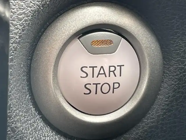 日産 ノート e－パワー X 岡山県 2016(平28)年 5.4万km ダークメタルグレー 登録時走行距離53820km/LEDヘッドライト/社外ナビ/フルセグTV(AM/FM/CD/DVD/Bluetooth)/アラウンドビューモニター/ETC/ドライブレコーダー/デジタルインナーミラー/エマージェンシーブレーキ/車線逸脱防止支援システム/横滑り防止装置/車両接近通報装置/電動格納ミラー/プッシュスタート/スマートキー