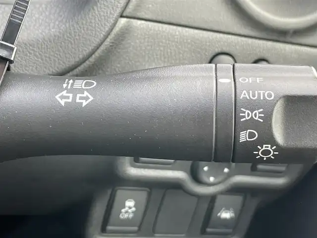 日産 ノート e－パワー X 岡山県 2016(平28)年 5.4万km ダークメタルグレー 登録時走行距離53820km/LEDヘッドライト/社外ナビ/フルセグTV(AM/FM/CD/DVD/Bluetooth)/アラウンドビューモニター/ETC/ドライブレコーダー/デジタルインナーミラー/エマージェンシーブレーキ/車線逸脱防止支援システム/横滑り防止装置/車両接近通報装置/電動格納ミラー/プッシュスタート/スマートキー