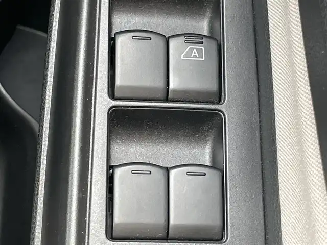 日産 ノート e－パワー X 岡山県 2016(平28)年 5.4万km ダークメタルグレー 登録時走行距離53820km/LEDヘッドライト/社外ナビ/フルセグTV(AM/FM/CD/DVD/Bluetooth)/アラウンドビューモニター/ETC/ドライブレコーダー/デジタルインナーミラー/エマージェンシーブレーキ/車線逸脱防止支援システム/横滑り防止装置/車両接近通報装置/電動格納ミラー/プッシュスタート/スマートキー