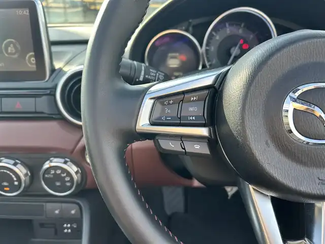 マツダ ロードスター ＲＦ VS 栃木県 2017(平29)年 7.7万km ソウルレッドプレミアムメタリック オートエグゼエアロ(F/S/R)/ブラック2トーンルーフ/6速MT/マツダコネクトナビ/フルセグTV/DVD/Bluetooth/USB/ブラウンレザーシート/シートヒーター/ETC/ブラインドスポットモニター/車線逸脱警報/LEDオートライト/オートハイビーム/電動オープン/ステアリングリモコン/AAC/純正フロアマット/純正17インチAW