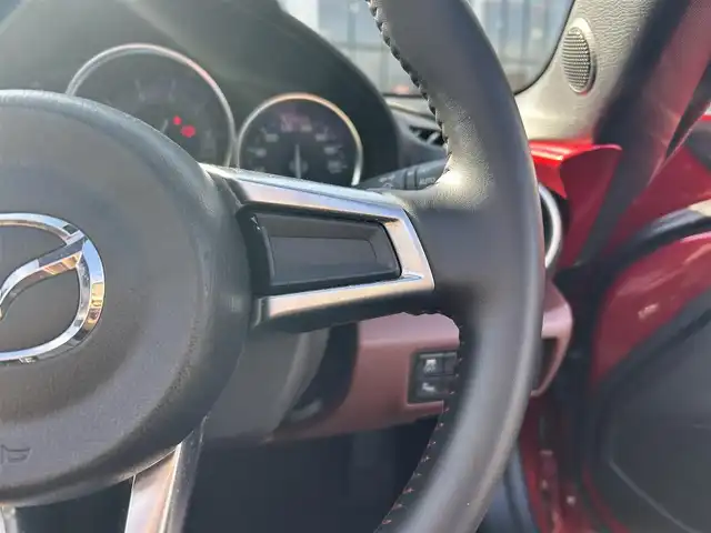 マツダ ロードスター ＲＦ VS 栃木県 2017(平29)年 7.7万km ソウルレッドプレミアムメタリック オートエグゼエアロ(F/S/R)/ブラック2トーンルーフ/6速MT/マツダコネクトナビ/フルセグTV/DVD/Bluetooth/USB/ブラウンレザーシート/シートヒーター/ETC/ブラインドスポットモニター/車線逸脱警報/LEDオートライト/オートハイビーム/電動オープン/ステアリングリモコン/AAC/純正フロアマット/純正17インチAW