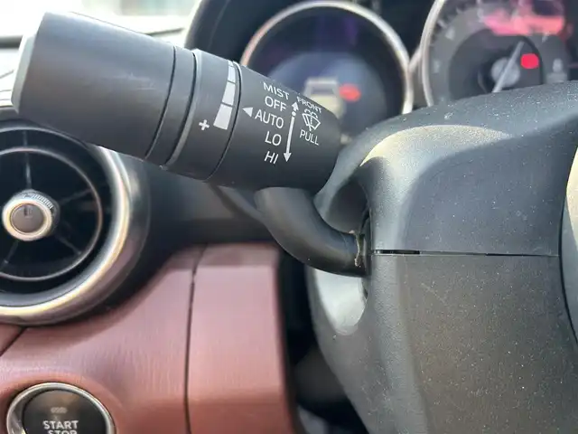 マツダ ロードスター ＲＦ VS 栃木県 2017(平29)年 7.7万km ソウルレッドプレミアムメタリック オートエグゼエアロ(F/S/R)/ブラック2トーンルーフ/6速MT/マツダコネクトナビ/フルセグTV/DVD/Bluetooth/USB/ブラウンレザーシート/シートヒーター/ETC/ブラインドスポットモニター/車線逸脱警報/LEDオートライト/オートハイビーム/電動オープン/ステアリングリモコン/AAC/純正フロアマット/純正17インチAW