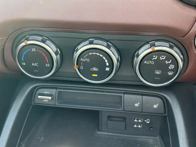 マツダ ロードスター ＲＦ VS 栃木県 2017(平29)年 7.7万km ソウルレッドプレミアムメタリック オートエグゼエアロ(F/S/R)/ブラック2トーンルーフ/6速MT/マツダコネクトナビ/フルセグTV/DVD/Bluetooth/USB/ブラウンレザーシート/シートヒーター/ETC/ブラインドスポットモニター/車線逸脱警報/LEDオートライト/オートハイビーム/電動オープン/ステアリングリモコン/AAC/純正フロアマット/純正17インチAW