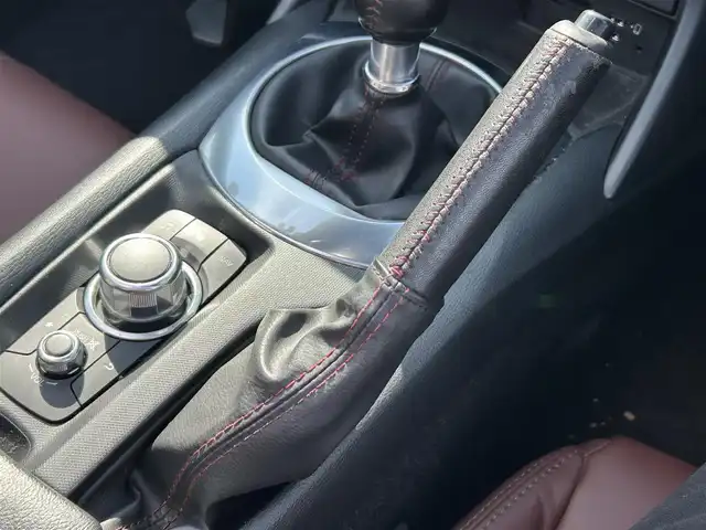 マツダ ロードスター ＲＦ VS 栃木県 2017(平29)年 7.7万km ソウルレッドプレミアムメタリック オートエグゼエアロ(F/S/R)/ブラック2トーンルーフ/6速MT/マツダコネクトナビ/フルセグTV/DVD/Bluetooth/USB/ブラウンレザーシート/シートヒーター/ETC/ブラインドスポットモニター/車線逸脱警報/LEDオートライト/オートハイビーム/電動オープン/ステアリングリモコン/AAC/純正フロアマット/純正17インチAW