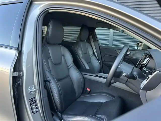 ボルボ Ｖ６０ クロスカントリー B5 AWD プロ 茨城県 2021(令3)年 2.6万km ぺブルグレー ワンオ-ナ- /harman/kardon /HUD /黒革 /Sヒ-タ- /ベンチレ-ション /PWシ-ト /PWテ-ルゲ-ト /インテリセ-フ /ACC /LKA /BLIS /360度カメラ /自動駐車 /ナビ /12セグ /CarPlay /USB /純正19インチAW /ETC2.0 /LEDヘッドライト /前後ドラレコ/ルーフレール/禁煙車