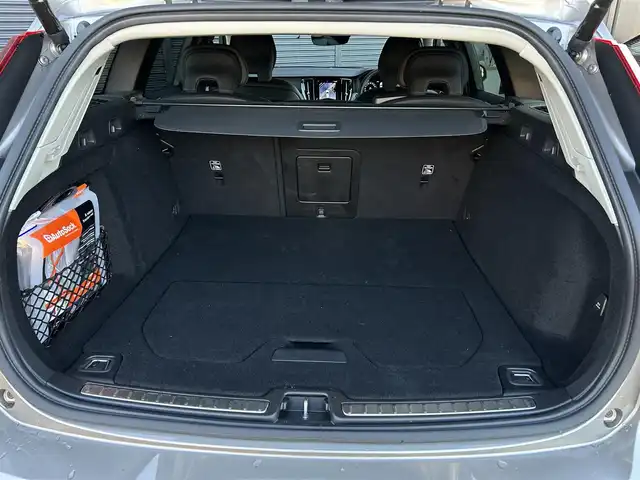 ボルボ Ｖ６０ クロスカントリー B5 AWD プロ 茨城県 2021(令3)年 2.6万km ぺブルグレー ワンオ-ナ- /harman/kardon /HUD /黒革 /Sヒ-タ- /ベンチレ-ション /PWシ-ト /PWテ-ルゲ-ト /インテリセ-フ /ACC /LKA /BLIS /360度カメラ /自動駐車 /ナビ /12セグ /CarPlay /USB /純正19インチAW /ETC2.0 /LEDヘッドライト /前後ドラレコ/ルーフレール/禁煙車