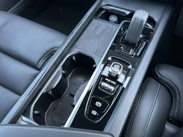 ボルボ Ｖ６０ クロスカントリー B5 AWD プロ 茨城県 2021(令3)年 2.6万km ぺブルグレー ワンオ-ナ- /harman/kardon /HUD /黒革 /Sヒ-タ- /ベンチレ-ション /PWシ-ト /PWテ-ルゲ-ト /インテリセ-フ /ACC /LKA /BLIS /360度カメラ /自動駐車 /ナビ /12セグ /CarPlay /USB /純正19インチAW /ETC2.0 /LEDヘッドライト /前後ドラレコ/ルーフレール/禁煙車