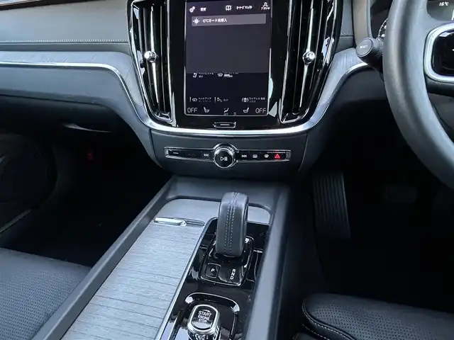 ボルボ Ｖ６０ クロスカントリー B5 AWD プロ 茨城県 2021(令3)年 2.6万km ぺブルグレー ワンオ-ナ- /harman/kardon /HUD /黒革 /Sヒ-タ- /ベンチレ-ション /PWシ-ト /PWテ-ルゲ-ト /インテリセ-フ /ACC /LKA /BLIS /360度カメラ /自動駐車 /ナビ /12セグ /CarPlay /USB /純正19インチAW /ETC2.0 /LEDヘッドライト /前後ドラレコ/ルーフレール/禁煙車