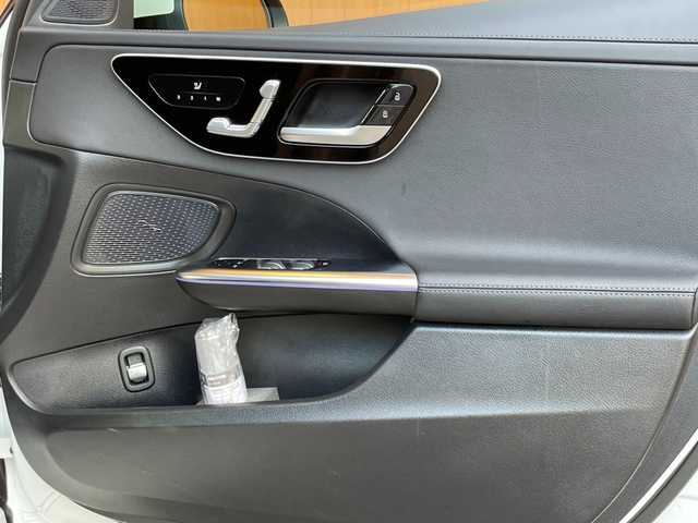 メルセデス・ベンツ Ｍ・ベンツ Ｃ２２０ｄ ステーションワゴン アバンギャルドAMGライン 愛知県 2023(令5)年 4.3万km 白 ワンオーナー/レザーエクスクルーシブパッケージ/純正ナビ/フルセグTV/360度カメラ/AppleCarPlay/黒革シート/シートヒーター/アドバンスドサウンド/HUD/ACC/LKA/BSM/パワーバックドア/前席パワーシート/純正19インチアルミ