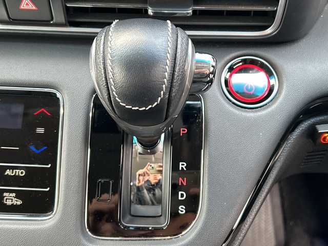 ホンダ オデッセイ ハイブリッド e:HEVアブソルート EX 愛媛県 2020(令2)年 5.1万km プレミアムスパークルブラックパール 純正ナビ/フリップダウンモニター/全方位カメラ/両側パワースライドドア/ブラインドスポットモニター/ビルトイン2.0ETC/ドライブレコーダー前後/衝突軽減システム/電動リアゲート/コーナーセンサー前後/オットマン/クルーズコントロール追従あり/合皮シート/シートヒーター/オートライトLED/レーンキープアシスト/ウォークスルー/パワーシート/フォグランプ