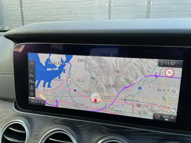 メルセデス・ベンツ Ｅ２５０ アバンギャルド スポーツ 静岡県 2017(平29)年 2.2万km ダイヤモンドホワイト パノラミックススライディングルーフ/レザーシート/電動リアゲート/Burmesterサラウンドサウンド/COMANDシステム/(BT/CarPlay/フルセグ)/360°カメラ/アダプティブクルーズコントロール/レーダーセーフティパッケージ/・アクティブディスタンスアシスト・ディストロニック/・アクティブステアリングアシスト/・アクティブレーンチェンジングアシスト/・アクティブエマージェンシーストップアシスト/・PRE-SAFE/・アクティブブレーキアシスト/・PRE-SAFEインパルスサイド/・PRE-SAFEサウンド/・緊急回避補助システム/・渋滞時緊急ブレーキ機能/・アクティブブラインドスポットアシスト/・アクティブレーンキーピングアシスト/・PRE-SAFEプラス/・トラフィックサインアシスト/メモリー付パワーシート/シートヒーター/キーレスゴー/ETC/ドライブレコーダー/純正フロアマット/純正19インチアルミホイール/保証書/取説