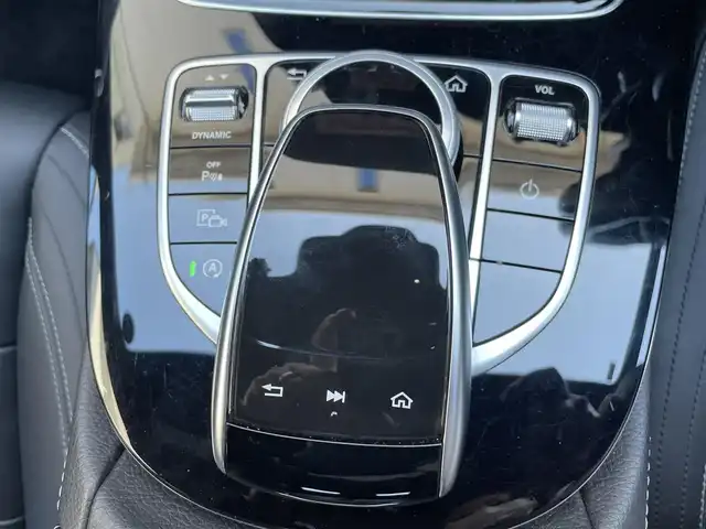 メルセデス・ベンツ Ｅ２５０ アバンギャルド スポーツ 静岡県 2017(平29)年 2.2万km ダイヤモンドホワイト パノラミックススライディングルーフ/レザーシート/電動リアゲート/Burmesterサラウンドサウンド/COMANDシステム/(BT/CarPlay/フルセグ)/360°カメラ/アダプティブクルーズコントロール/レーダーセーフティパッケージ/・アクティブディスタンスアシスト・ディストロニック/・アクティブステアリングアシスト/・アクティブレーンチェンジングアシスト/・アクティブエマージェンシーストップアシスト/・PRE-SAFE/・アクティブブレーキアシスト/・PRE-SAFEインパルスサイド/・PRE-SAFEサウンド/・緊急回避補助システム/・渋滞時緊急ブレーキ機能/・アクティブブラインドスポットアシスト/・アクティブレーンキーピングアシスト/・PRE-SAFEプラス/・トラフィックサインアシスト/メモリー付パワーシート/シートヒーター/キーレスゴー/ETC/ドライブレコーダー/純正フロアマット/純正19インチアルミホイール/保証書/取説