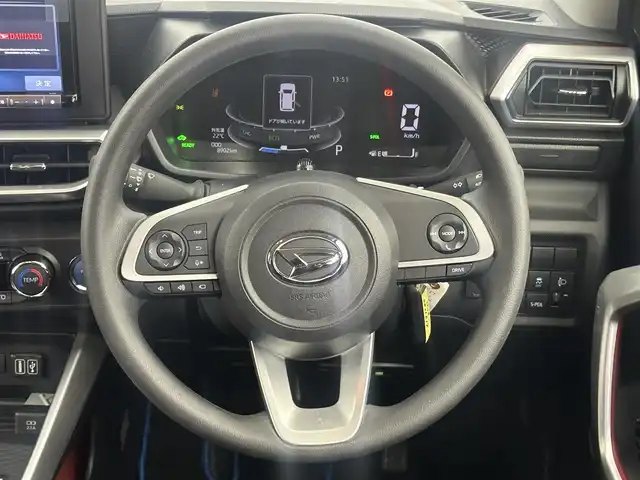 ダイハツ ロッキー X HEV 愛知県 2023(令5)年 0.9万km ブラックマイカメタリック 純正９インチナビ　/（フルセグ/BT/CD/HDMI/DVD） /全方位モニター　/衝突軽減システム　/レーンキープアシスト　/コーナーセンサー　/オートライト　/ドライブレコーダー　/LEDヘッドライト　/ETC　/純正AW
