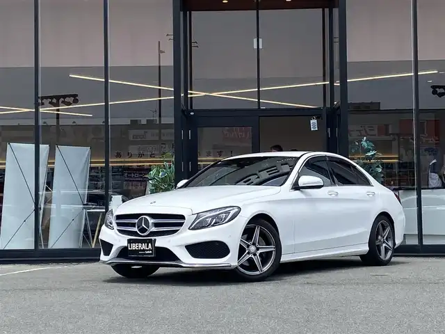 メルセデス・ベンツ Ｃ２００ アバンギャルド AMGライン 福岡県 2014(平26)年 4.8万km 白 ・アダプティブクルーズコントロール/・純正HDDナビ/USB/Bluetooth/・バックカメラ/・黒革シート/シートヒーター/・社外前後ドライブレコーダー/・フルセグ/・社外ETC/・純正18AW/・プッシュスタート/・パーキングアシスト/・アイドリングストップ/・スマートキー/・パワーシート/・レーンキープアシスト/・オートライト/・LEDライト