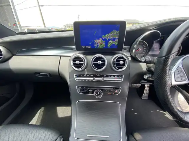 メルセデス・ベンツ Ｃ２００ アバンギャルド AMGライン 福岡県 2014(平26)年 4.8万km 白 ・アダプティブクルーズコントロール/・純正HDDナビ/USB/Bluetooth/・バックカメラ/・黒革シート/シートヒーター/・社外前後ドライブレコーダー/・フルセグ/・社外ETC/・純正18AW/・プッシュスタート/・パーキングアシスト/・アイドリングストップ/・スマートキー/・パワーシート/・レーンキープアシスト/・オートライト/・LEDライト