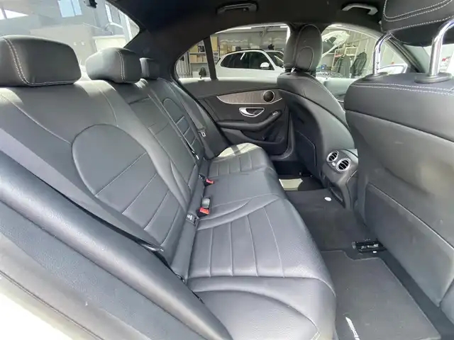 メルセデス・ベンツ Ｃ２００ アバンギャルド AMGライン 福岡県 2014(平26)年 4.8万km 白 ・アダプティブクルーズコントロール/・純正HDDナビ/USB/Bluetooth/・バックカメラ/・黒革シート/シートヒーター/・社外前後ドライブレコーダー/・フルセグ/・社外ETC/・純正18AW/・プッシュスタート/・パーキングアシスト/・アイドリングストップ/・スマートキー/・パワーシート/・レーンキープアシスト/・オートライト/・LEDライト