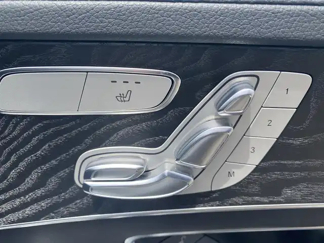 メルセデス・ベンツ Ｃ２００ アバンギャルド AMGライン 福岡県 2014(平26)年 4.8万km 白 ・アダプティブクルーズコントロール/・純正HDDナビ/USB/Bluetooth/・バックカメラ/・黒革シート/シートヒーター/・社外前後ドライブレコーダー/・フルセグ/・社外ETC/・純正18AW/・プッシュスタート/・パーキングアシスト/・アイドリングストップ/・スマートキー/・パワーシート/・レーンキープアシスト/・オートライト/・LEDライト