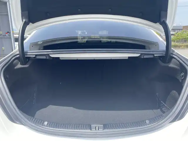 メルセデス・ベンツ Ｃ２００ アバンギャルド AMGライン 福岡県 2014(平26)年 4.8万km 白 ・アダプティブクルーズコントロール/・純正HDDナビ/USB/Bluetooth/・バックカメラ/・黒革シート/シートヒーター/・社外前後ドライブレコーダー/・フルセグ/・社外ETC/・純正18AW/・プッシュスタート/・パーキングアシスト/・アイドリングストップ/・スマートキー/・パワーシート/・レーンキープアシスト/・オートライト/・LEDライト