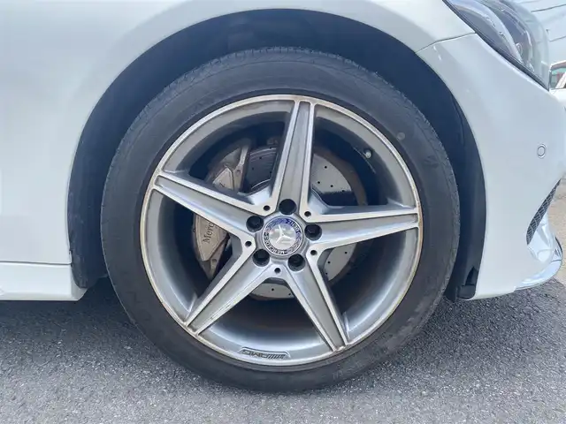 メルセデス・ベンツ Ｃ２００ アバンギャルド AMGライン 福岡県 2014(平26)年 4.8万km 白 ・アダプティブクルーズコントロール/・純正HDDナビ/USB/Bluetooth/・バックカメラ/・黒革シート/シートヒーター/・社外前後ドライブレコーダー/・フルセグ/・社外ETC/・純正18AW/・プッシュスタート/・パーキングアシスト/・アイドリングストップ/・スマートキー/・パワーシート/・レーンキープアシスト/・オートライト/・LEDライト