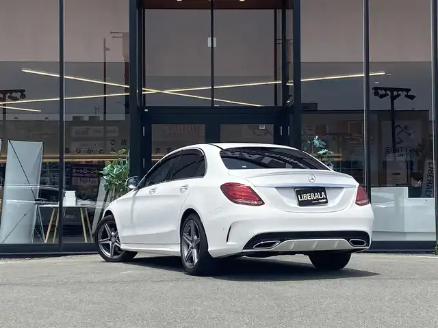 メルセデス・ベンツ Ｃ２００ アバンギャルド AMGライン 福岡県 2014(平26)年 4.8万km 白 ・アダプティブクルーズコントロール/・純正HDDナビ/USB/Bluetooth/・バックカメラ/・黒革シート/シートヒーター/・社外前後ドライブレコーダー/・フルセグ/・社外ETC/・純正18AW/・プッシュスタート/・パーキングアシスト/・アイドリングストップ/・スマートキー/・パワーシート/・レーンキープアシスト/・オートライト/・LEDライト
