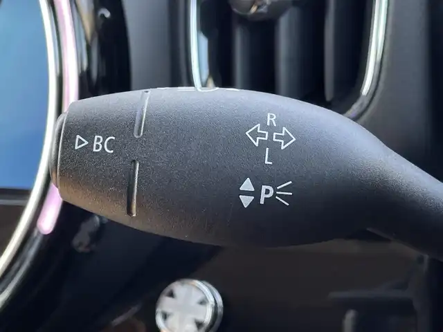 ＭＩＮＩ ＢＭＷ ミニ クロスオーバー クーパー D 三重県 2022(令4)年 0.9万km セージグリーンメタリック カープレイ　/シートヒーター　/クラシックトリム　/インテリジェントセーフティ/前後ドラレコ　/純正１７インチブラックアルミ　/シートカバー　/リアヴューカメラ　/クルコン　/ＬＥＤヘッドライト　/セージグリーン　/ブラックルーフ　/ルーフレール