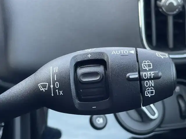 ＭＩＮＩ ＢＭＷ ミニ クロスオーバー クーパー D 三重県 2022(令4)年 0.9万km セージグリーンメタリック カープレイ　/シートヒーター　/クラシックトリム　/インテリジェントセーフティ/前後ドラレコ　/純正１７インチブラックアルミ　/シートカバー　/リアヴューカメラ　/クルコン　/ＬＥＤヘッドライト　/セージグリーン　/ブラックルーフ　/ルーフレール