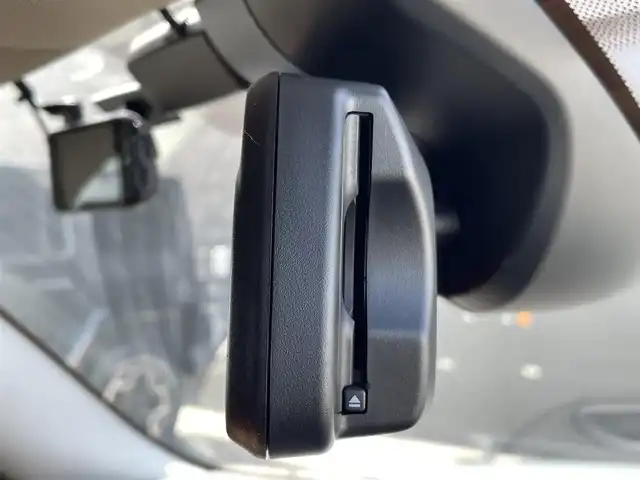 ＭＩＮＩ ＢＭＷ ミニ クロスオーバー クーパー D 三重県 2022(令4)年 0.9万km セージグリーンメタリック カープレイ　/シートヒーター　/クラシックトリム　/インテリジェントセーフティ/前後ドラレコ　/純正１７インチブラックアルミ　/シートカバー　/リアヴューカメラ　/クルコン　/ＬＥＤヘッドライト　/セージグリーン　/ブラックルーフ　/ルーフレール