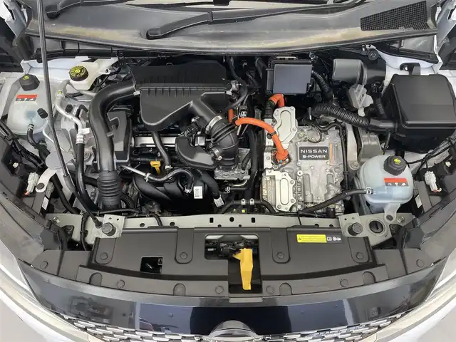 日産 ノート オーテック 滋賀県 2021(令3)年 3.6万km ピュアホワイトパール / スーパーブラック 2トーン 禁煙車/純正９型ナビ/【Bluetooth/フルセグTV/CD/DVD】/バックカメラ/ビルトインＥＴＣ/寒冷地仕様/・シートヒーター/・ステアリングヒーター/ＬＥＤヘッドライト/オートホールド/エマージェンシーブレーキ/オートハイビーム/コーナーセンサー/純正１６インチアルミ/スマートキー