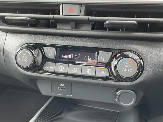日産 ノート オーテック 滋賀県 2021(令3)年 3.6万km ピュアホワイトパール / スーパーブラック 2トーン 禁煙車/純正９型ナビ/【Bluetooth/フルセグTV/CD/DVD】/バックカメラ/ビルトインＥＴＣ/寒冷地仕様/・シートヒーター/・ステアリングヒーター/ＬＥＤヘッドライト/オートホールド/エマージェンシーブレーキ/オートハイビーム/コーナーセンサー/純正１６インチアルミ/スマートキー