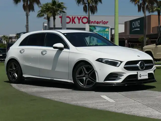 メルセデス・ベンツ Ａ１８０ スタイル AMGライン 千葉県 2019(平31)年 2.7万km ポーラホワイト レーンチェンジアシスト/レーンキーピングアシスト/ブラインドスポットアシスト/アテンションアシスト/ヘッドアップディスプレイ/ディストロニック/純正HDDナビ/地デジTV/【Bluetooth接続】/バックカメラ/ドライブレコーダー/革巻きステアリング/ステアリングスイッチ/パドルシフト/ウインカーミラー/パークトロニック/社外エアロ/純正18インチアルミホイル/サイド/カーテンエアバッグ/キーレスゴー