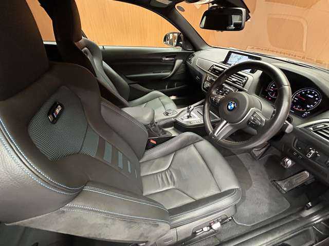 ＢＭＷ Ｍ２ コンペティション 千葉県 2019(平31)年 1.5万km サファイアブラックP サンルーフ　/クルーズコントロール　/半革シート　/ｈａｒｍａｎｋａｒｄｏｎサウンド　/ナビ　/Ｂｌｕｅｔｏｏｔｈ接続　/バックカメラ　/アダプティブＬＥＤライト　/ＰＤＣ　/衝突軽減Ｂ　/ＬＫＡ　/ドラレコ