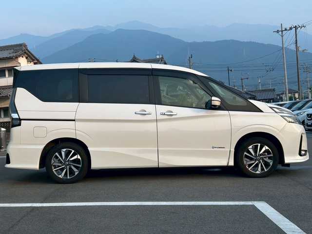 日産 セレナ e－パワー ハイウェイスター G 愛媛県 2019(令1)年 4.7万km ブリリアントホワイトパール 【DNクレーム無効】/純正ナビ（SD/DVD）/全周囲カメラ/フルセグTV/BT/追従有りクルーズコントロール/前後ドラレコ/プロパイロット/純正フリップダウンモニター/パーキングアシスト/ステアリングヒーター/両側パワースライドドア/USB/ETC/現状サマー（純正AW）（195/60/R16）