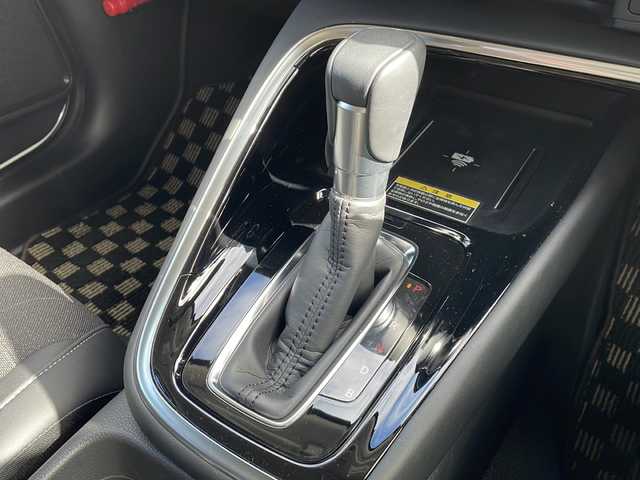 ホンダ ヴェゼル ハイブリッド e:HEV Z 新潟県 2023(令5)年 4万km プラチナホワイトパール 4WD/純正9インチコネクトナビ/BT/USB/フルセグテレビ/バックカメラ/ETC2.0/ドライブレコーダー/衝突被害軽減ブレーキ/レーンキープアシスト/レーダークルーズコントロール/半革シート/シートヒーター /ステアリングヒーター/ステアリングスイッチ/パドルシフト/コーナーセンサー/スマートキー/プッシュスタート/LEDヘッドライト/オートライト/オートハイビーム/フォグランプ/純正18インチアルミホイール