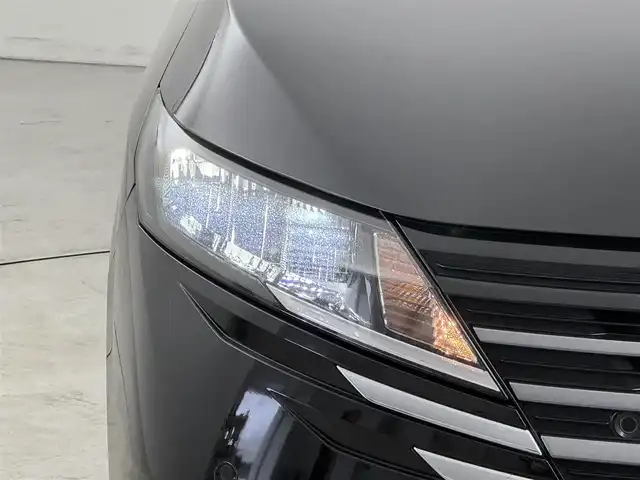 日産 ノート X 福岡県 2024(令6)年 0.8万km スーパーブラック 純正９型ナビ（フルセグＴＶ）　/全方位カメラ　/デジタルルームミラー　/置くだけ充電　/ビルトインＥＴＣ２．０　/前方ドライブレコーダー　/エマージェンシーブレーキ　/レーンキープ　/ＢＳＷ　/ステアリングリモコン