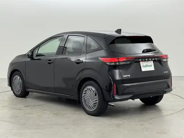 日産 ノート X 福岡県 2024(令6)年 0.8万km スーパーブラック 純正９型ナビ（フルセグＴＶ）　/全方位カメラ　/デジタルルームミラー　/置くだけ充電　/ビルトインＥＴＣ２．０　/前方ドライブレコーダー　/エマージェンシーブレーキ　/レーンキープ　/ＢＳＷ　/ステアリングリモコン
